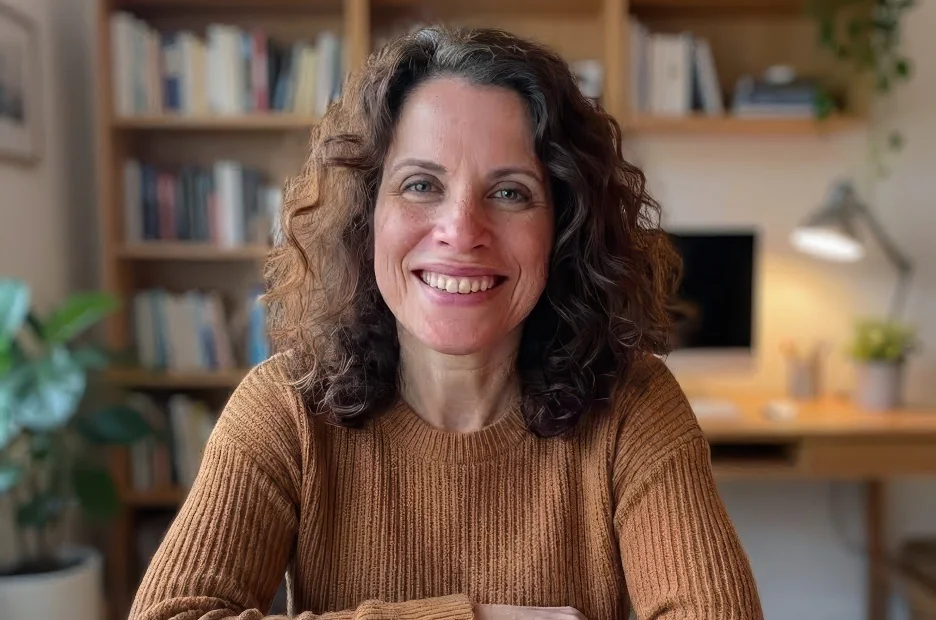 Jen Rozenberg smiling in an office Jen Rozenberg smiling in an office